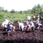 lilliput kids in mud